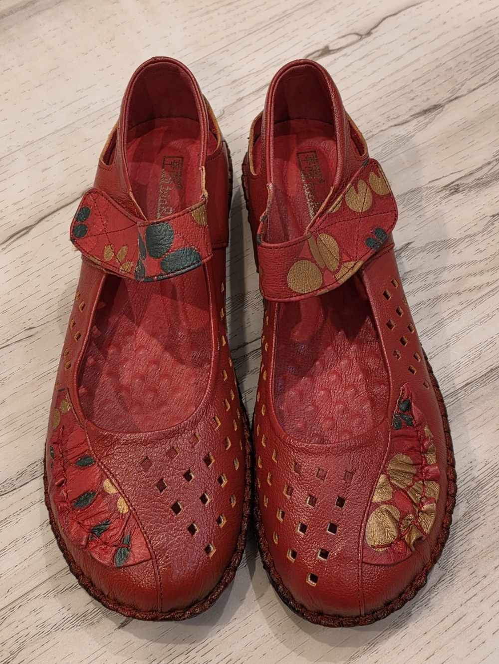 Smaibulun Red Leather "Rumour Has It" Floral Perforated Mary Janes - Size 9.5
